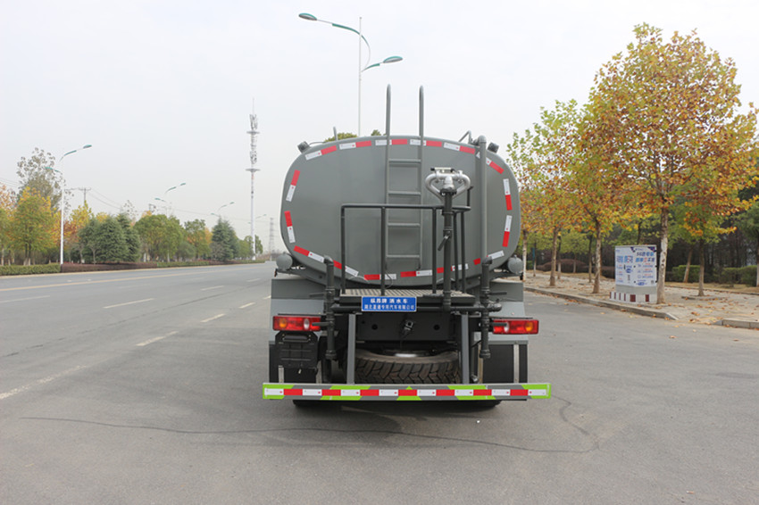 東風(fēng)灑水車(chē) 東風(fēng)灑水車(chē)