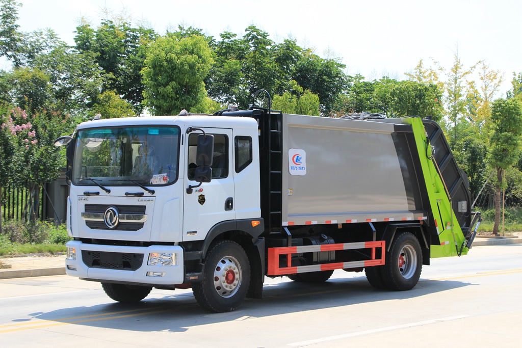 東風(fēng)D9壓縮垃圾車(chē)